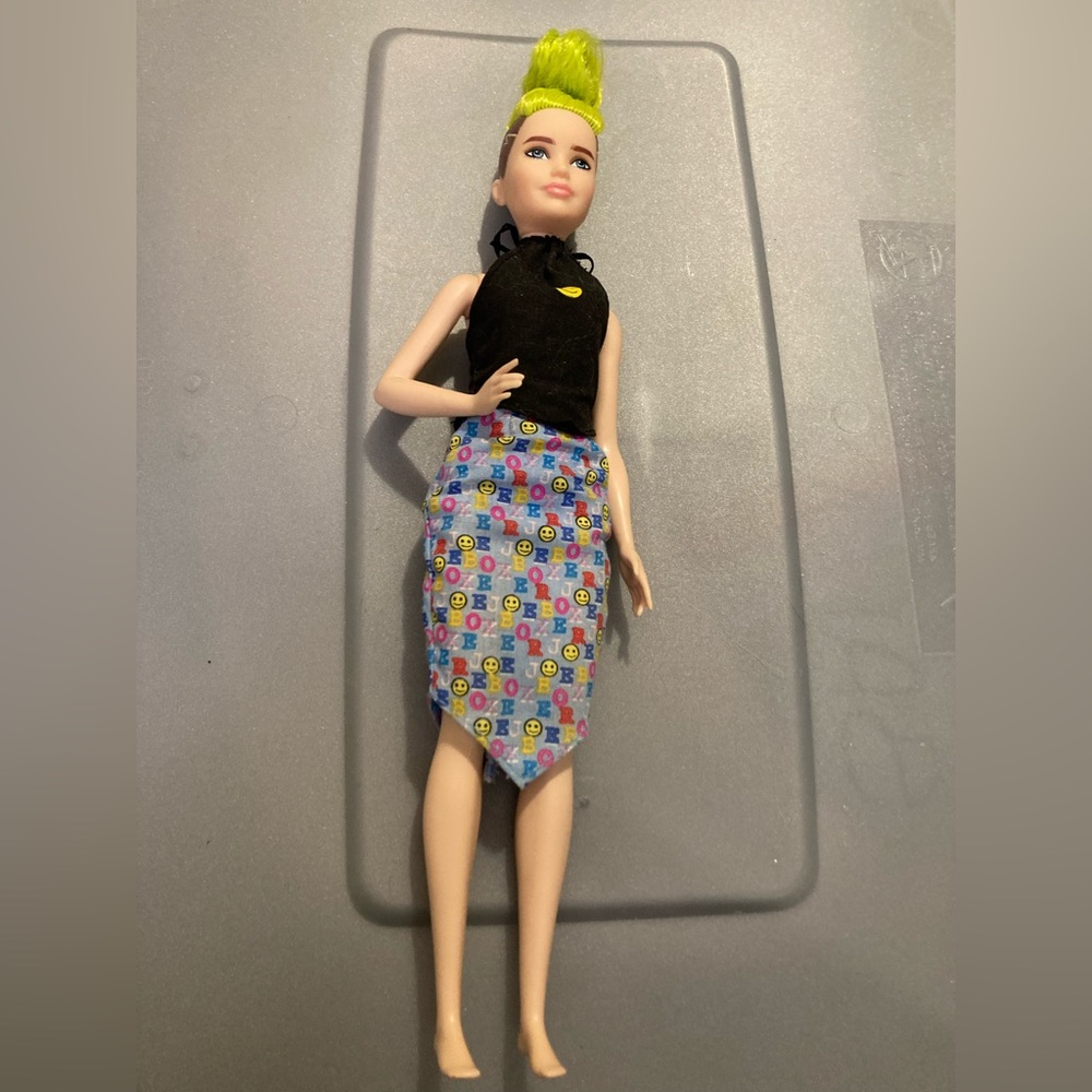 Barbie fashionista Petite